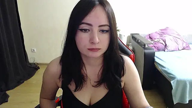 Snapshot of Laralianna chatting on 10.26.25 Laralianna online show from 10.26.25