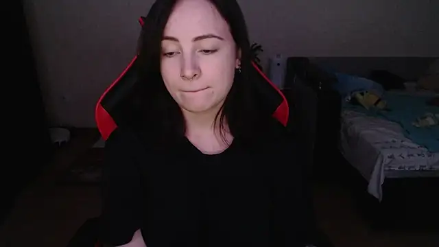 Snapshot of Laralianna chatting on 11.11.25 Laralianna online show from 11.11.25