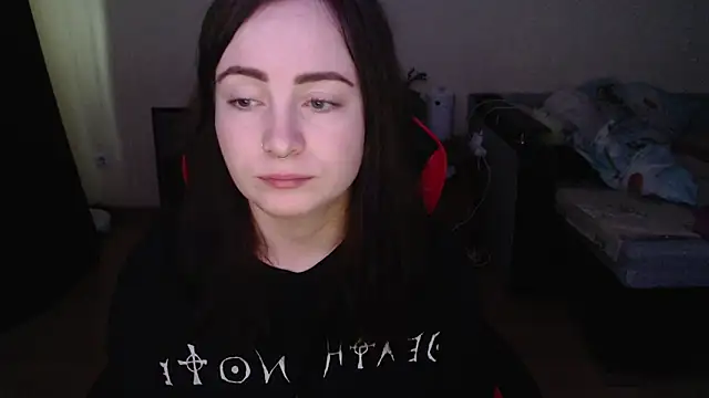 Laralianna online show from 12.18.25