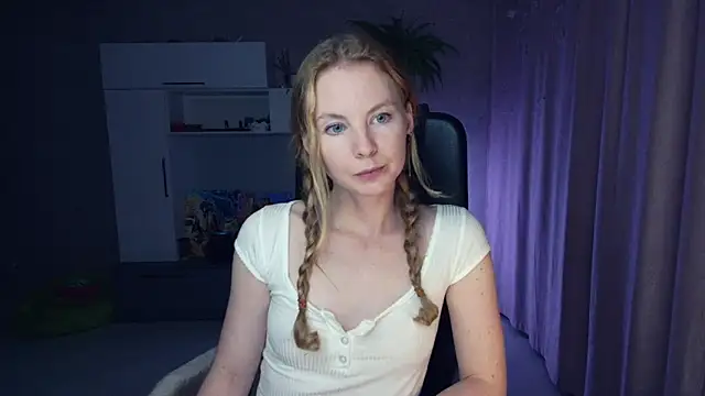 Snapshot of Cuddle_Cat chatting on 10.27.25 Cuddle Cat online show from 10.27.25