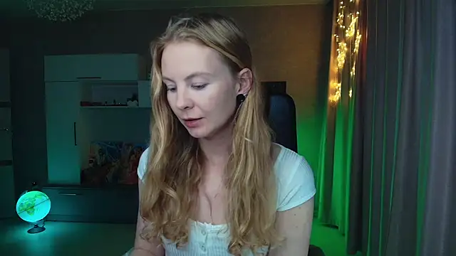 Snapshot of Cuddle_Cat chatting on 11.24.25 Cuddle Cat online show from 11.24.25