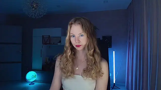 Snapshot of Cuddle_Cat chatting on 12.01.25 Cuddle Cat online show from 12.01.25