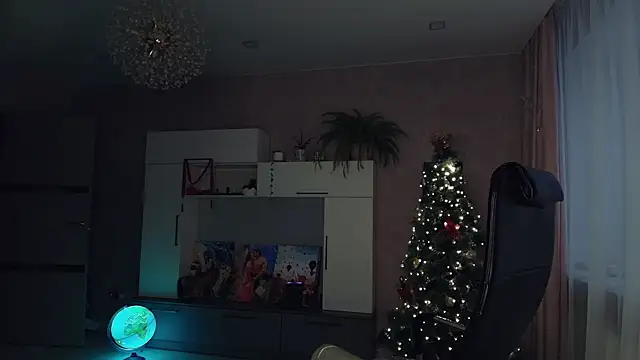 Snapshot of Cuddle_Cat chatting on 12.04.25 Cuddle Cat online show from 12.04.25