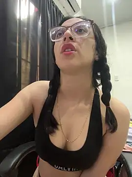 Snapshot of Ninnfa chatting on 12.10.24 Ninnfa online show from 12.10.24