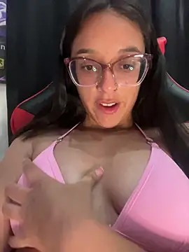 Snapshot of Ninnfa chatting on 01.24.25 Ninnfa online show from 01.24.25