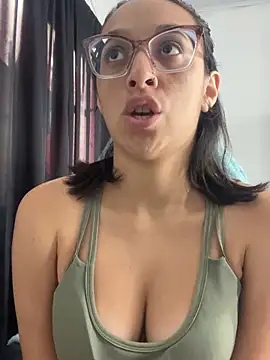 Snapshot of Ninnfa chatting on 02.04.25 Ninnfa online show from 02.04.25