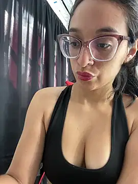 Snapshot of Ninnfa chatting on 02.12.25 Ninnfa online show from 02.12.25