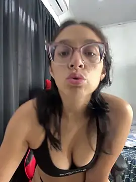 Snapshot of Ninnfa chatting on 02.13.25 Ninnfa online show from 02.13.25