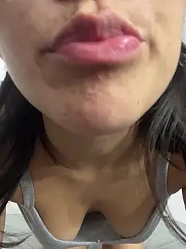 Snapshot of Ninnfa chatting on 02.28.25 Ninnfa online show from 02.28.25