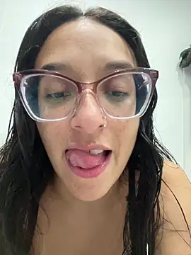 Snapshot of Ninnfa chatting on 03.14.25 Ninnfa online show from 03.14.25