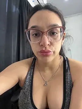 Snapshot of Ninnfa chatting on 09.12.25 Ninnfa online show from 09.12.25