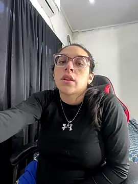 Snapshot of Ninnfa chatting on 09.25.25 Ninnfa online show from 09.25.25