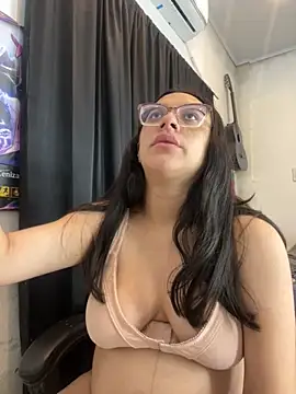 Snapshot of Ninnfa chatting on 10.10.25 Ninnfa online show from 10.10.25