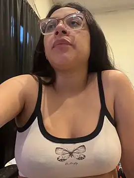 Snapshot of Ninnfa chatting on 10.30.25 Ninnfa online show from 10.30.25