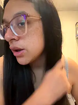 Snapshot of Ninnfa chatting on 11.04.25 Ninnfa online show from 11.04.25