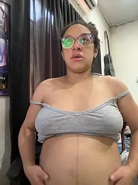 Snapshot of Ninnfa chatting on 11.13.25 Ninnfa online show from 11.13.25