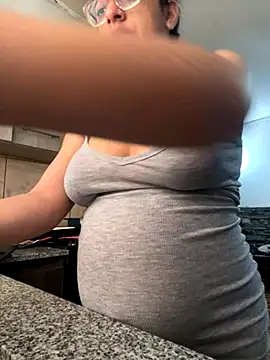 Snapshot of Ninnfa chatting on 11.14.25 Ninnfa online show from 11.14.25