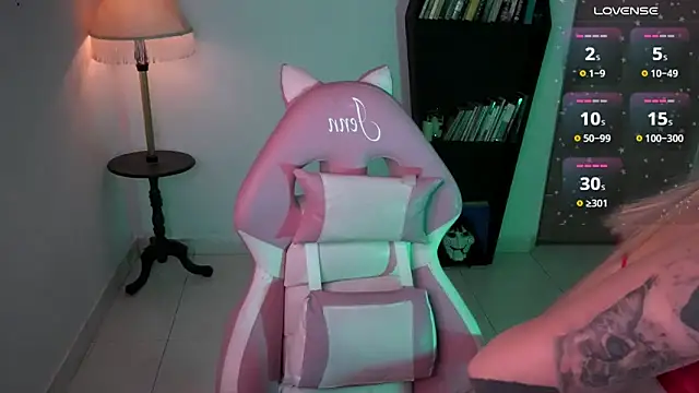 Saucy Jenn online show from 12.19.25