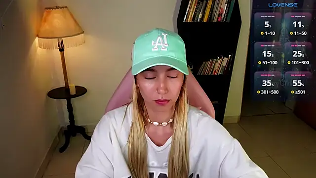 Snapshot of Saucy_Jenn chatting on 01.09.26 Saucy Jenn online show from 01.09.26