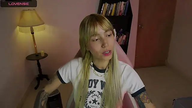 Snapshot of Saucy_Jenn chatting on 02.07.26 Saucy Jenn online show from 02.07.26