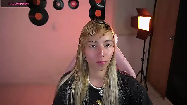 Snapshot of Saucy_Jenn chatting on 03.22.26 Saucy Jenn online show from 03.22.26