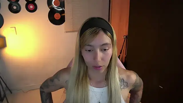 Saucy Jenn online show from 04.26.26