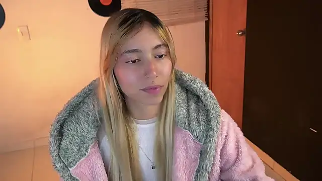 Saucy Jenn online show from 05.10.26