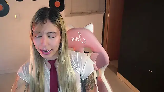 Saucy Jenn online show from 05.22.26