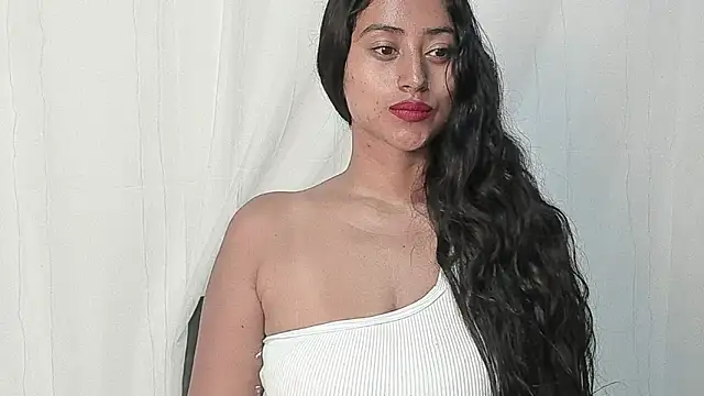 Snapshot of Valentinne_z chatting on 01.15.25 Valentinne z online show from 01.15.25