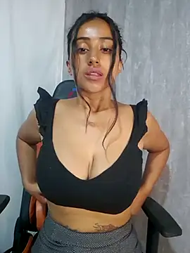 Snapshot of Valentinne_z chatting on 01.15.25 Valentinne z online show from 01.15.25