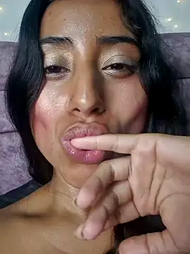 Snapshot of Valentinne_z chatting on 01.18.25 Valentinne z online show from 01.18.25