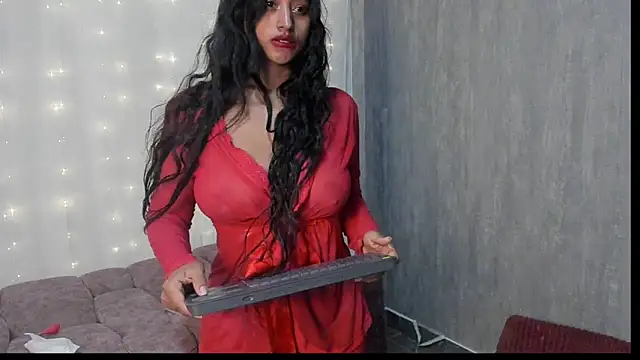 Snapshot of Valentinne_z chatting on 01.19.25 Valentinne z online show from 01.19.25