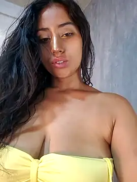 Snapshot of Valentinne_z chatting on 02.05.25 Valentinne z online show from 02.05.25