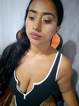 Snapshot of Valentinne_z chatting on 02.07.25 Valentinne z online show from 02.07.25