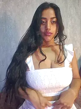 Snapshot of Valentinne_z chatting on 03.01.25 Valentinne z online show from 03.01.25