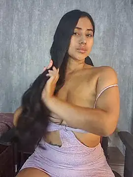 Snapshot of Valentinne_z chatting on 10.12.25 Valentinne z online show from 10.12.25