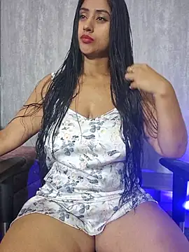 Snapshot of Valentinne_z chatting on 10.17.25 Valentinne z online show from 10.17.25