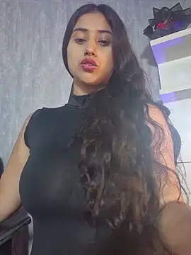 Snapshot of Valentinne_z chatting on 10.24.25 Valentinne z online show from 10.24.25