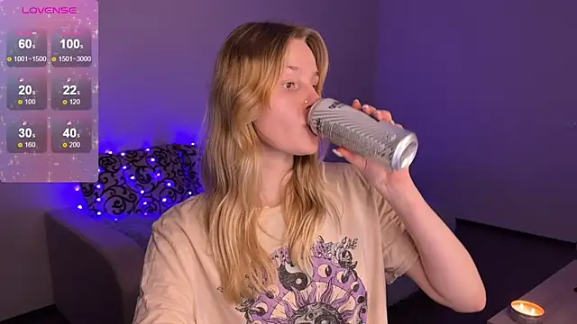 Chanel Gill online show from 01.04.25