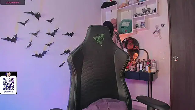 damnliciousss online show from 11.14.25