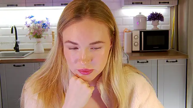 Snapshot of Veronika_Mitchel chatting on 09.30.25 Veronika Mitchel online show from 09.30.25