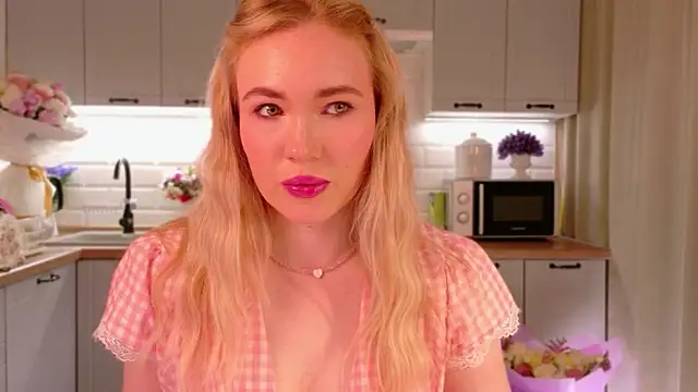 Snapshot of Veronika_Mitchel chatting on 11.29.25 Veronika Mitchel online show from 11.29.25