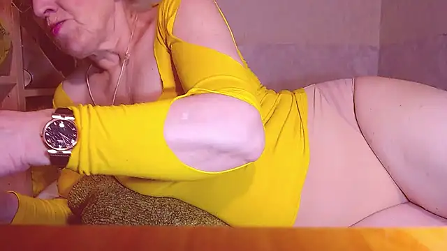 Snapshot of MadamBombShell chatting on 12.02.24 MadamBombShell online show from 12.02.24