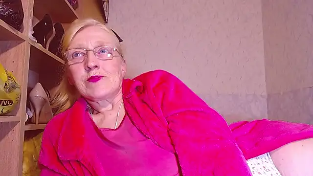 Snapshot of MadamBombShell chatting on 12.09.24 MadamBombShell online show from 12.09.24