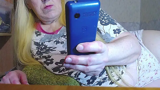 Snapshot of MadamBombShell chatting on 10.18.25 MadamBombShell online show from 10.18.25