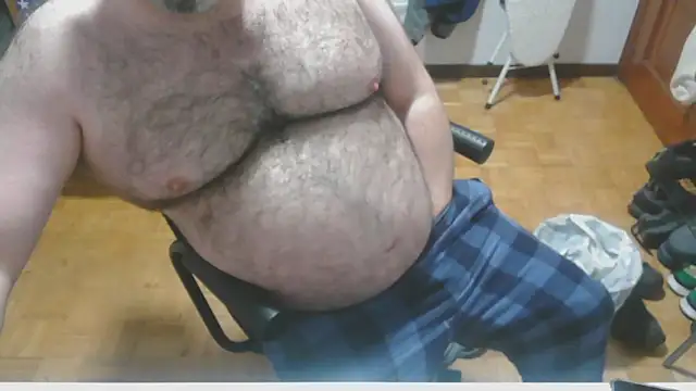 Snapshot of mikeyhotbear chatting on 12.19.24 mikeyhotbear online show from 12.19.24