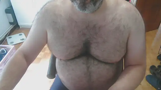 Snapshot of mikeyhotbear chatting on 06.01.26 mikeyhotbear online show from 06.01.26