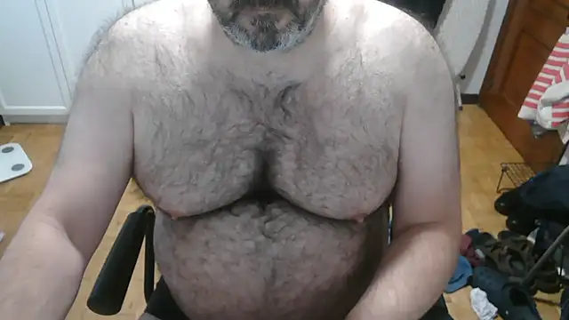 Snapshot of mikeyhotbear chatting on 06.03.26 mikeyhotbear online show from 06.03.26