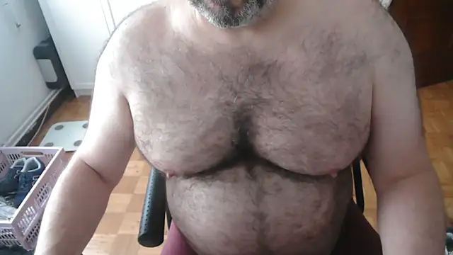 Snapshot of mikeyhotbear chatting on 06.18.26 mikeyhotbear online show from 06.18.26