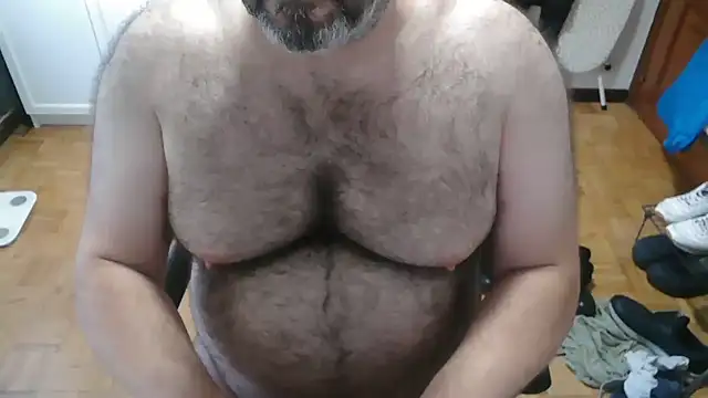Snapshot of mikeyhotbear chatting on 07.05.26 mikeyhotbear online show from 07.05.26